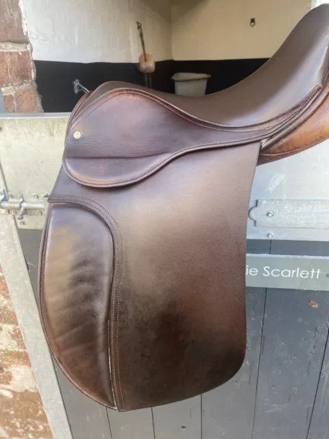 17.5 Dressage/showing Saddle Medium Fit. Jeffries Falcon