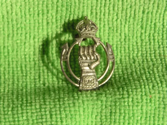 MILITARY ROYAL ARMOURED CORPS BRASS CAP or LAPEL BADGE-KINGS CROWN BRITISH ARMY