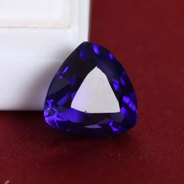 Lab Created Violet Amethyst Gemstone Trillion Shape 11 Carat For Necklace