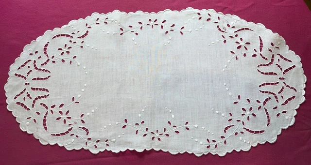 NAPPERON chemin de table brode main richelieu OVALE 40x130 blanc