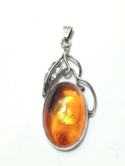 Bellissimo Pendente In Ambra Realizzato In Argento 925 / 老琥珀 Vera Ambra...
