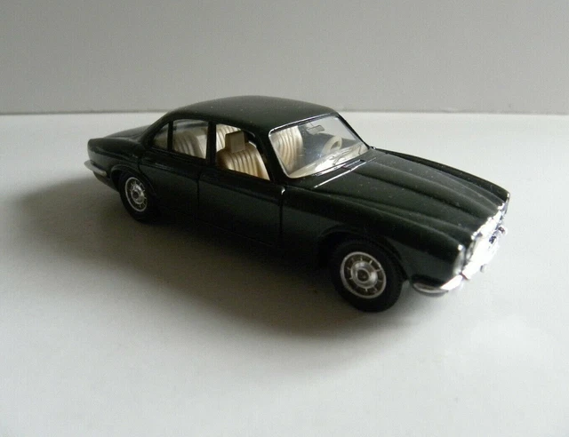Miniature 1/43 SOLIDO JAGUAR XJ 12 sans boite