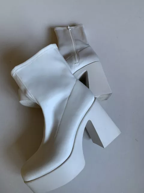 Woman’s ALDO White Chunky Heel Boots Tall Size 8 White