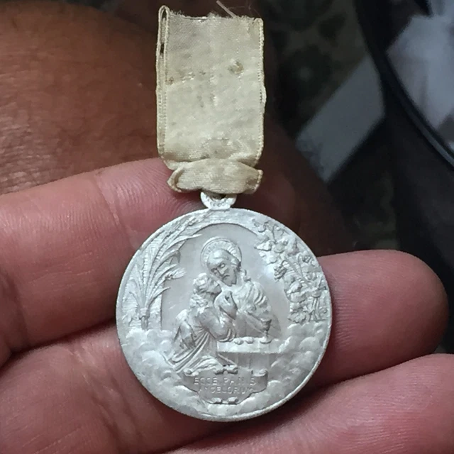 Medaglietta Oro 18k Vergine Di Lourdes – Gioiello Prima Comunione Per Donna/Ragazza, 12x18mm, Fatta A Mano In Spagna - 4