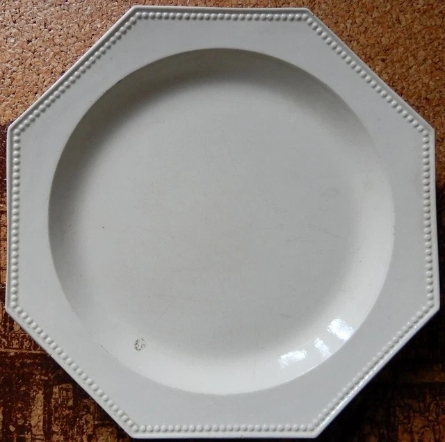 Ancienne assiette plate Octogonale terre de pipe CREIL Ivoire clair Décor Perlé