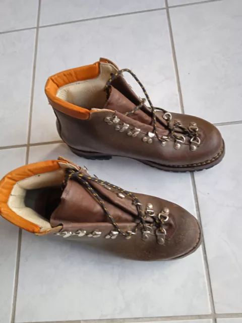 chaussures de montagne vintage pointure 43 cuir vibram
