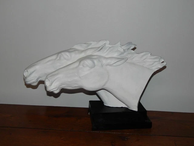 Statue moderne de grande tête de cheval en plâtre laqué blanc vintage