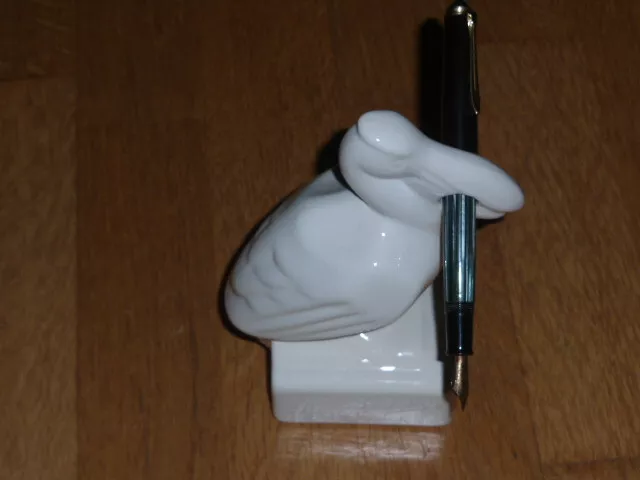 Pelikan Werbefigur aus  Porzellan, weiß mit Dummi NEU 3