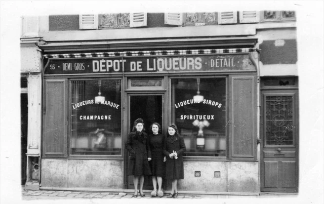 Cpa 93 Photo Card Under Wood Rue De Paris Commerce Depot De Liqueur Sp