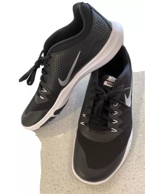 SIZE 11 NIKE Legend Trainer Black Silver White Training Shoes