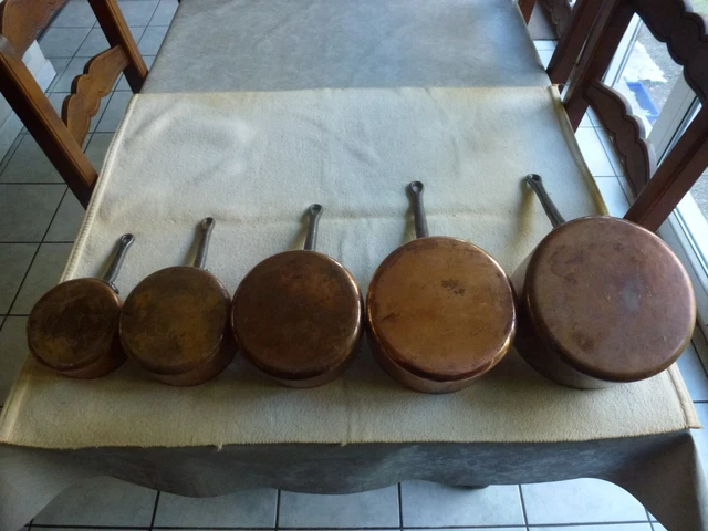 Cinq casseroles de fabrication francaise
