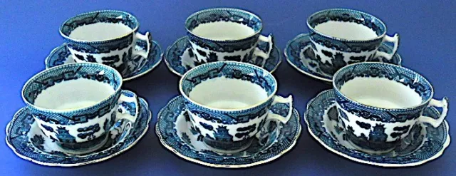 Suite de six tasses et leurs sous-tasses en porcelaine de la Chine