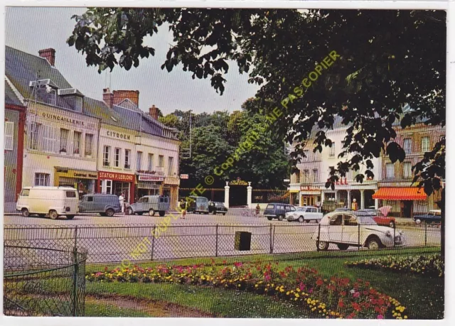 CPSM 27160 BRETEUIL SUR ITON Place Laffitte Colonie du XVIIe Autos Edit ROGER