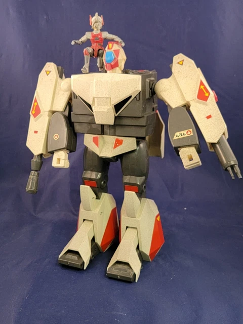 Vintage 1985 Matchobox Robotech Veritech Hover Tank w/ Dana Sterling complete Vintage 1985 Matchobox Robotech Veritech Hover Tank w/ Dana Sterling complete