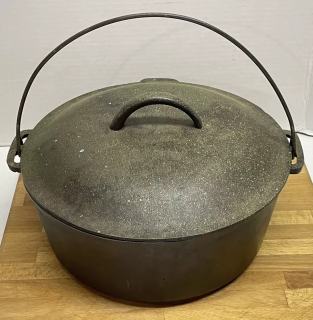 vintage no. 8 Cast Iron Dutch Oven Pot w lid bail handle USA no