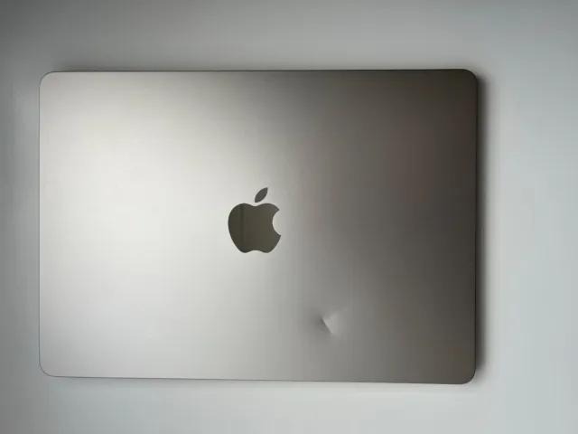 DAMAGED - MacBook Air 2022 Apple M2 Chip 8GB RAM 256GB SSD 13.6 Silver