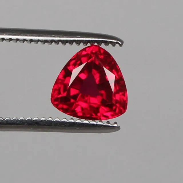 MOZAMBIQUE RUBY, TRILLIANT-FACET, 9.5mm (4.35cts), BRIGHT BLOOD-RED NATURAL GEM