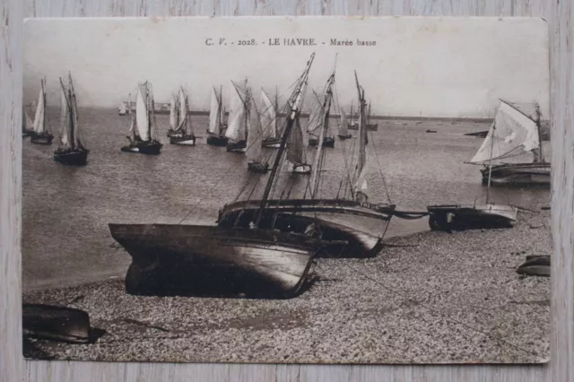 Cpa 76 - LE HAVRE- Marée basse - Bateaux échoués sur la Plage