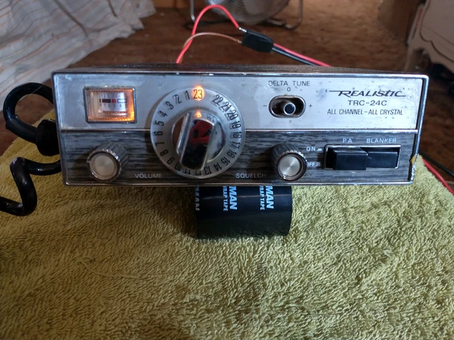 Vintage  Realistic TRC-24C CB Radio With Microphone 23 channel crystal synth. 