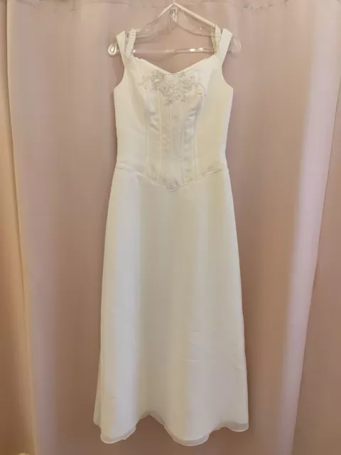 Brautkleid Gr. 40 Von Mogène In Weiß Mit Corsage, Knopfleiste Und Spitze E201