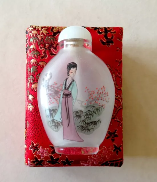 ~ Vintage Inside Reverse painted Chinese snuff bottle With Fitted Silk Box