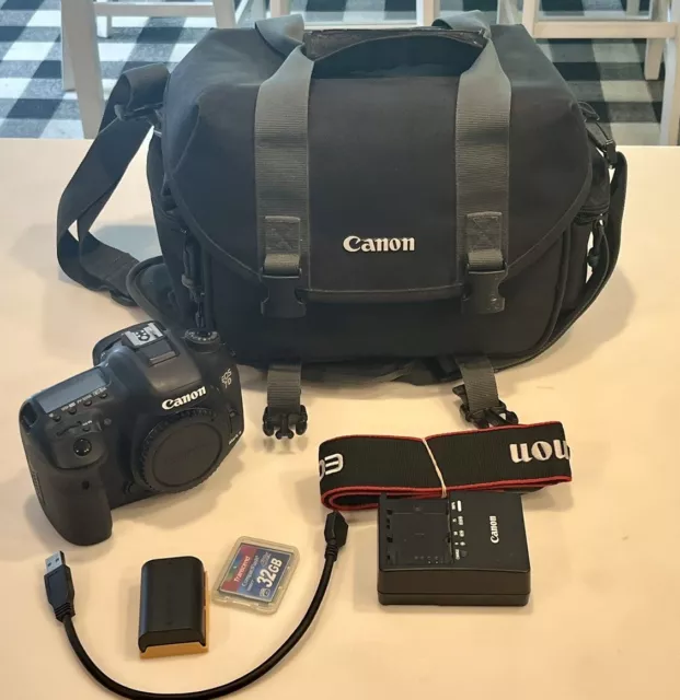 Canon EOS 7D Mark II 20.2MP Digital SLR Camera - Black (Body Only)