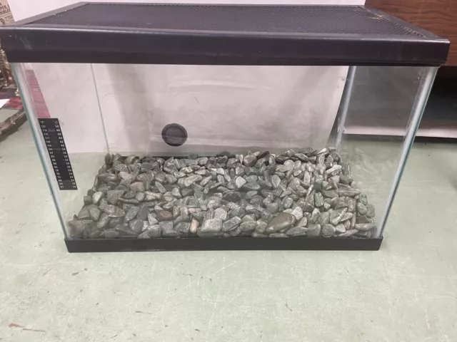 10 gallon aquarium With Metal Mesh Lid And Gravel