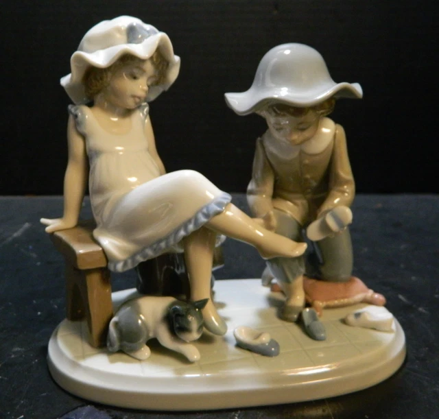 LLADRO LLADRO 5361 TRY THIS ONE Shoemaker boy and girl $672.48