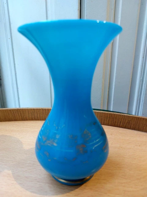 Ancien petit vase en opaline de foire bleu - Label Emmaüs