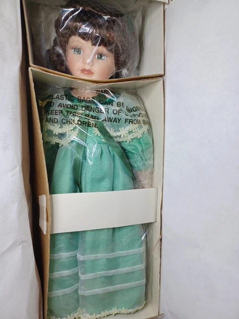 Heritage Signature Collection Porcelain Irish Doll Colleen # 12203 St Patricks