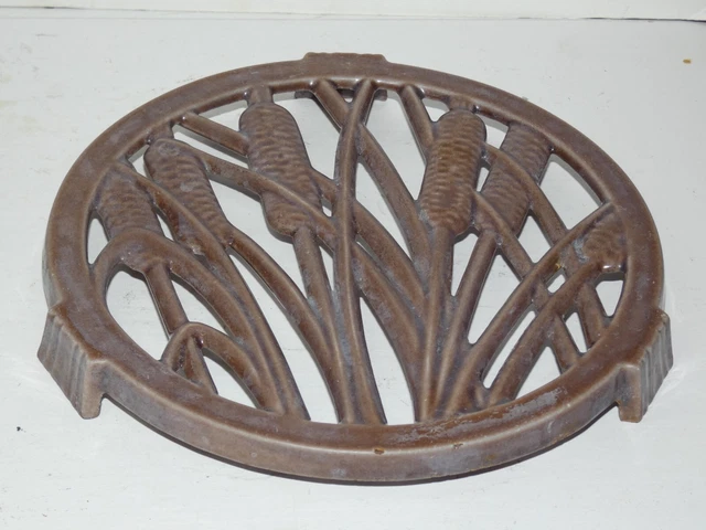 DESSOUS DE PLAT rare ancien fonte emaillee zoomorphe theme canards