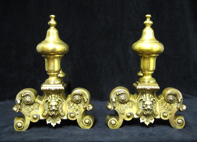 Paire De Chenets à Têtes De Lion en bronze. Epoque Napoléon III.