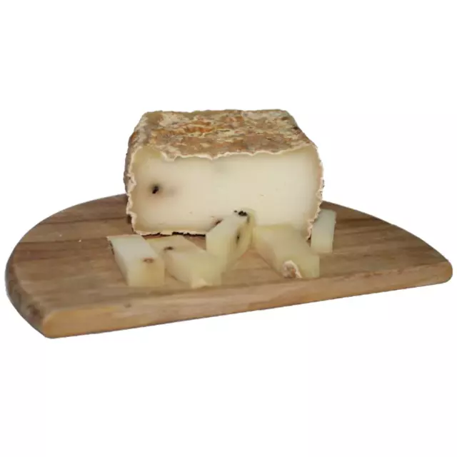 Formaggio di Pecora con il pepe prodotto in Basilicata