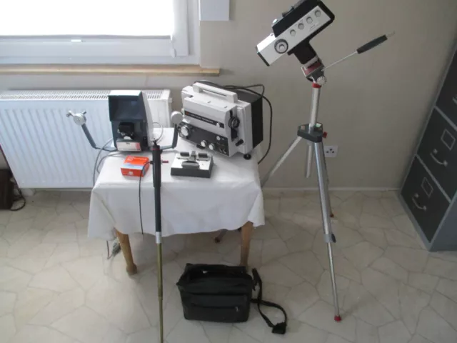 Komplette Filmausrüstung Super 8 Kamera, Projektor,Einbeinstativ uvm.