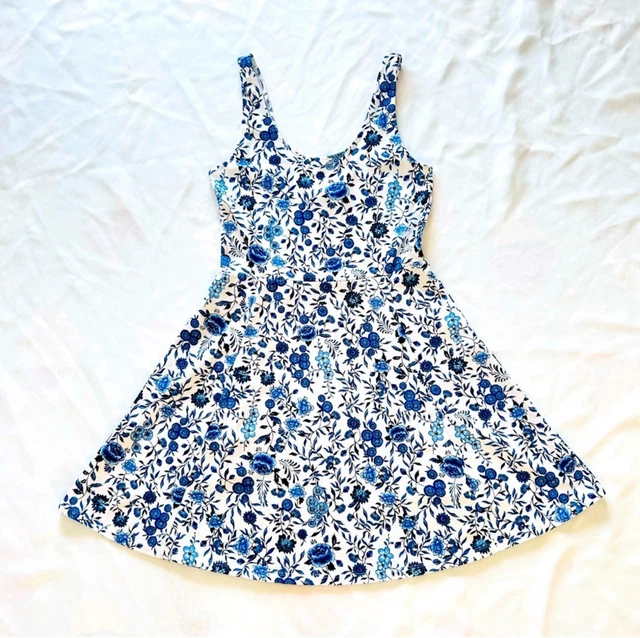 NWOT Small H&M Blue White Skater Dress Porcelain Floral Print Fit Flare Stretchy