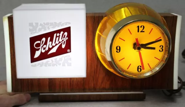 Vintage 1965 SCHLITZ Beer Lighted Barrel Motion Cash Register Bar Clock Vintage 1965 SCHLITZ Beer Lighted Barrel Motion Cash Register Bar Clock