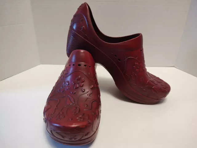 Dansko 38Burn Red PIXIE GARDEN Rubber Gardening Clog Comfort 7.5 Embossed Floral