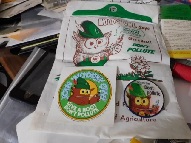 Vint Woodsy Owl "Give A Hoot Don't Pollute" Flicker Pinback Button Sticker & Bag