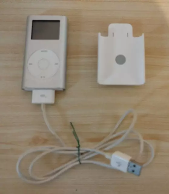 Apple iPod mini A1051 fonctionne  1ere Genération 2004 4 Gb + grip + cable