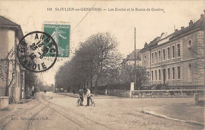 CPA St-JULIEN-en-GENEVOIS 439666 Les Écoles et la Route de GENEVE 