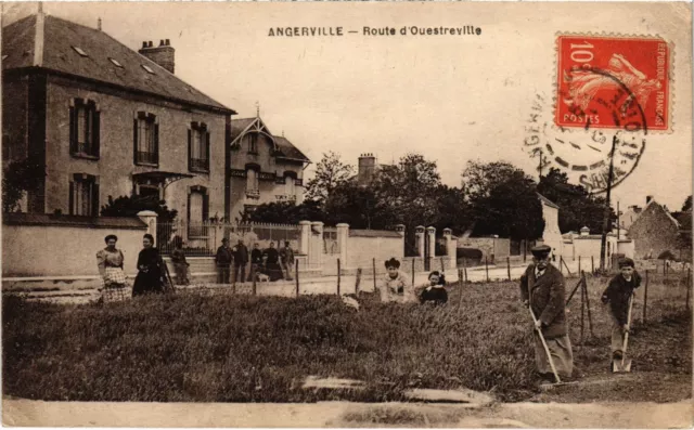 CPA Angerville Route d'Ouestreville FRANCE (1371530)