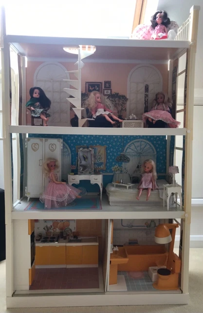 VINTAGE 1970S PEDIGREE SINDY DOLL HOUSE BOX, INSTRUCTIONS, FULLY