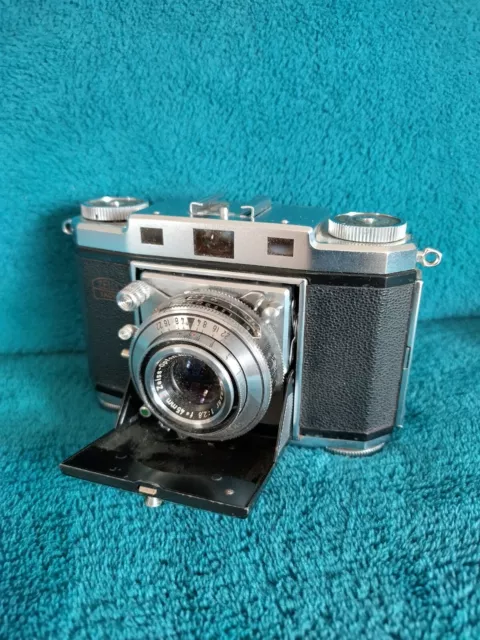 Vintage Zeiss Ikon Contina 524/24 35mm folding camera with case