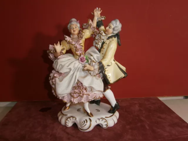 Groupe sujet  personnage figurine couple porcelaine de Saxe de Dresden allemand