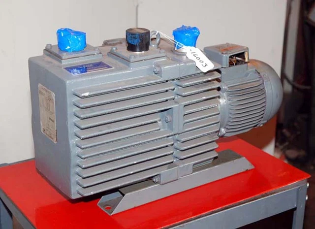 Leybold Heraeus Trivac Vacuum Pump (Inv.16003)