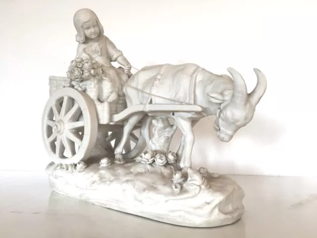 Groupe en biscuit blanc "jeune fille sur un char "  "Amphora Austria "