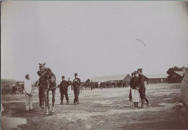 France, Saint-Mars-la-Brière, au camp d&#039;Auvours, artillerie Vintage print,