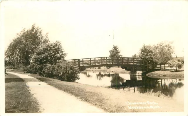 Postcard RPPC 1940s Michigan Muekepon Causeway Park roadside 23-12765