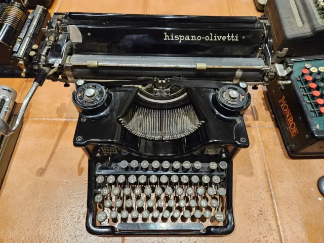 Máquina De Escribir Olivetti M40 Funcionando Con Libro