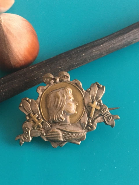 Ancienne Broche Jeanne D'Arc Signée Becker – Cassée – France